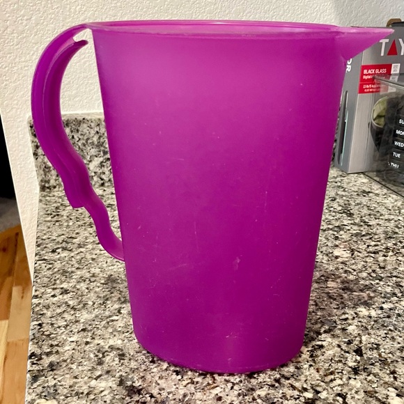 Tupperware pitcher - Picture 3 of 3